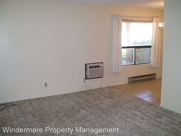 3rd image of 1421 S College Ave APT 13