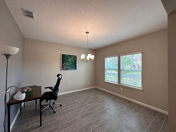 3rd image of 3960 Cloverdale Ct