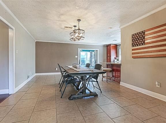 4th image of 3305 Beech Dr