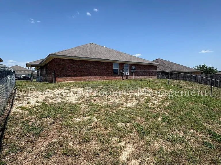 208 Janelle Dr — Photo 33