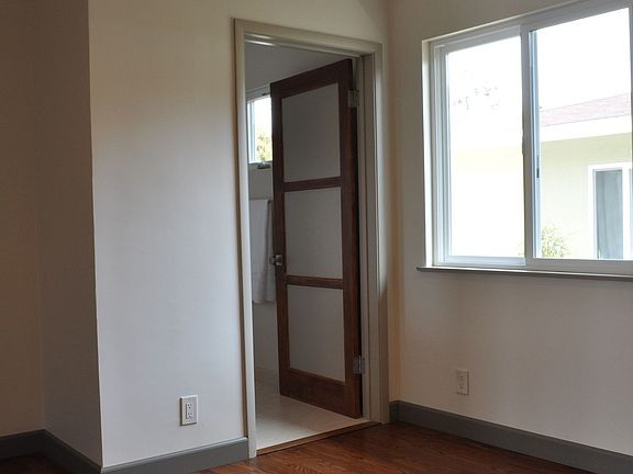 4th image of 319 Avenue E