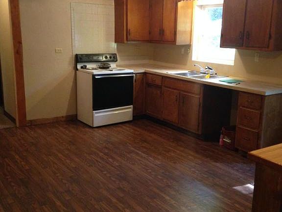 4th image of 230 Sellers St