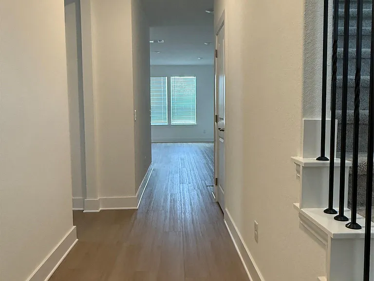 593 Tailwind Dr — Photo 6