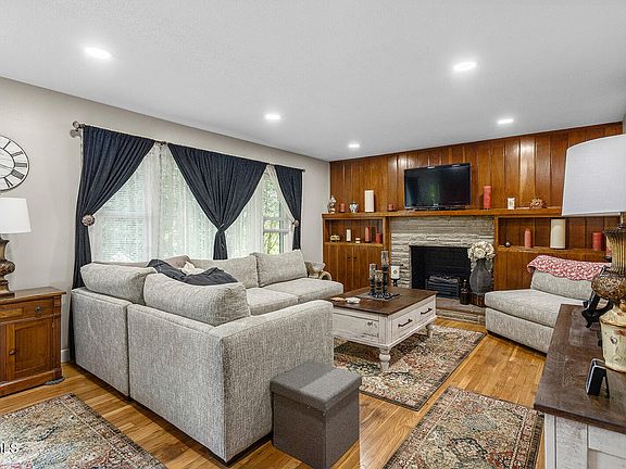 14th image of 441 Merriwood Dr