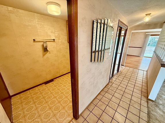3rd image of 4808 N Franklin Ave