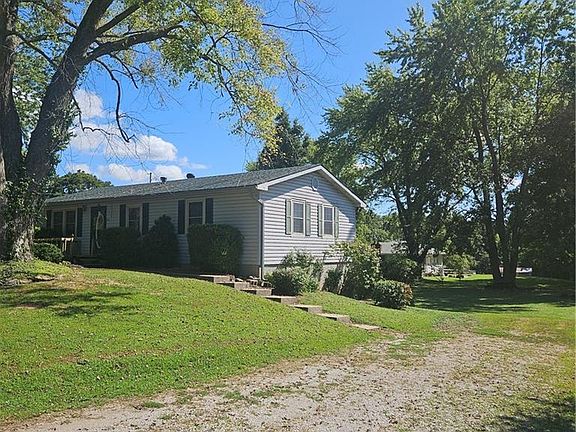 3rd image of 903 Roncelli Rd