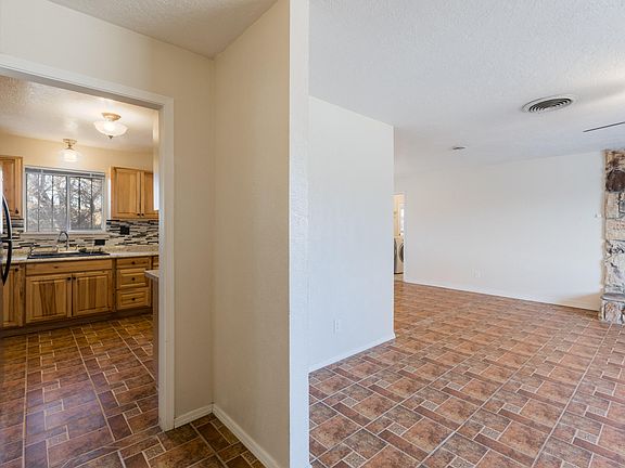 3rd image of 403 Valle Grande Dr SW
