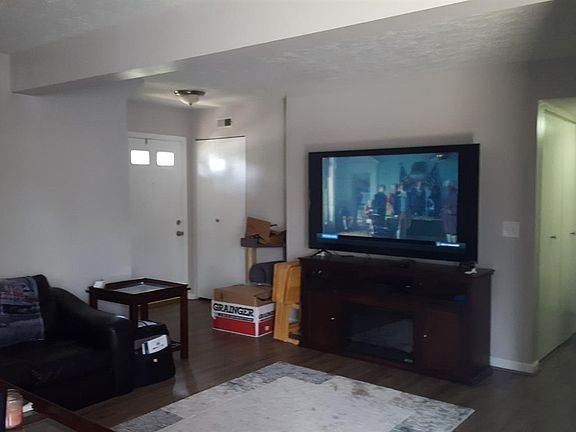 3rd image of 7512 Kingsgate Way Unit 16