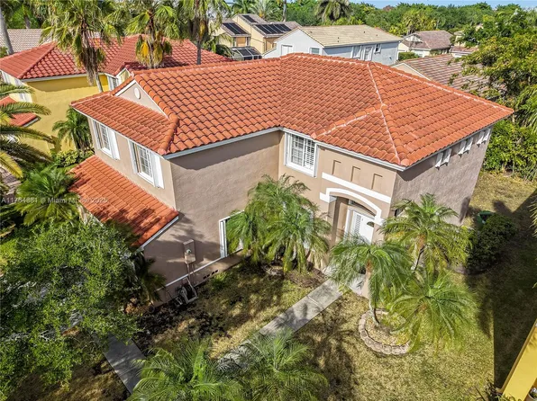 323 SW 190th Ter, Pembroke Pines, FL 33029