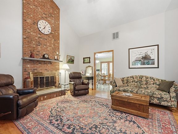 3rd image of 18 Allens Ln