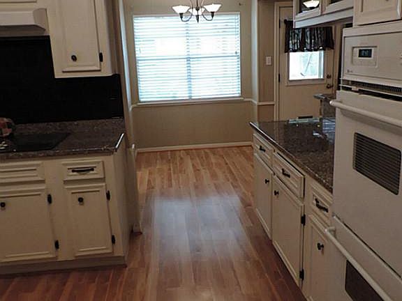 4th image of 1711 Hollyberry Dr