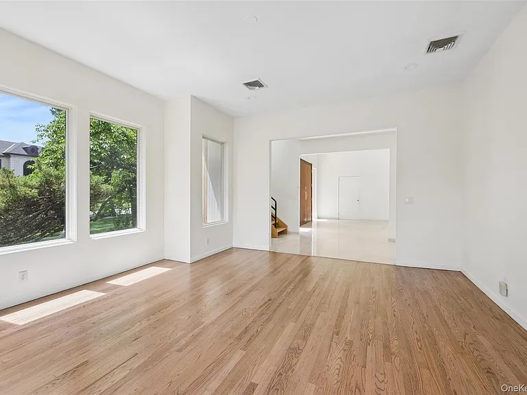 67 Parkway Dr — Photo 16