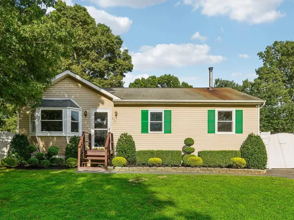 137 Dana Avenue, Mastic, NY 11950