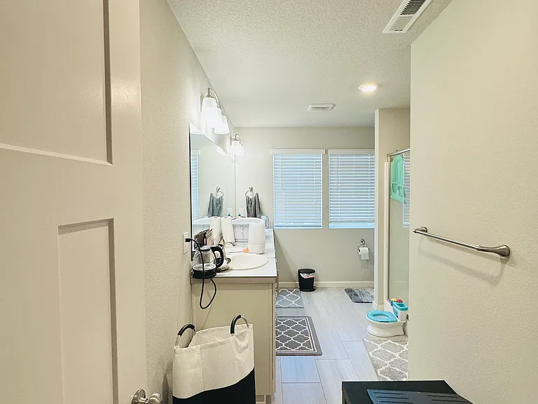8201 SE Crabapple St — Photo 40