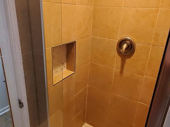 4th image of 282 N Oaklawn Ave #3