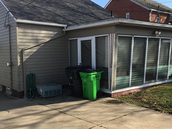 3rd image of 5236 E 114th St