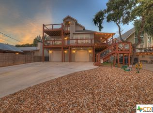 425 Stagecoach Dr, Canyon Lake, TX 78133