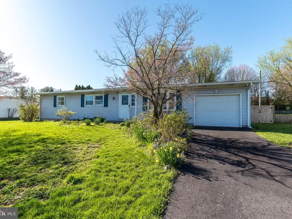 5505 Colony Dr, Bethlehem, PA 18017
