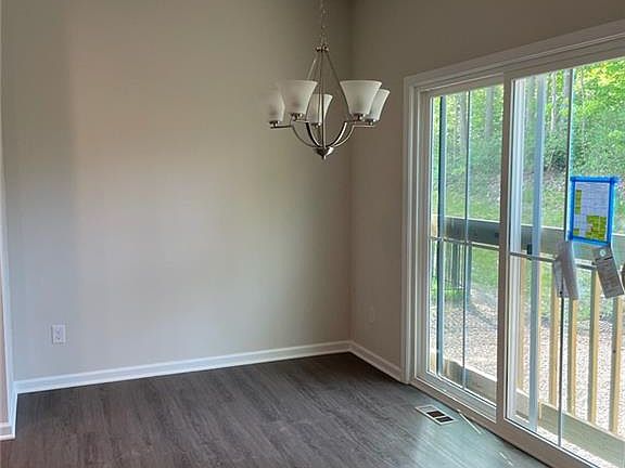 5th image of 90 Pine Ave #90