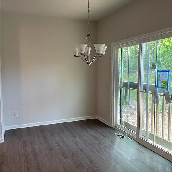 60 Pine Ave — Photo 6