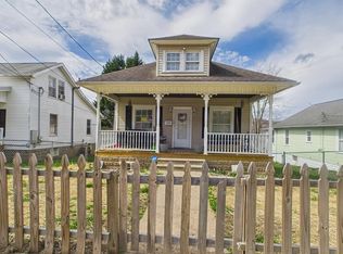 618 6th St, New Martinsville, WV 26155