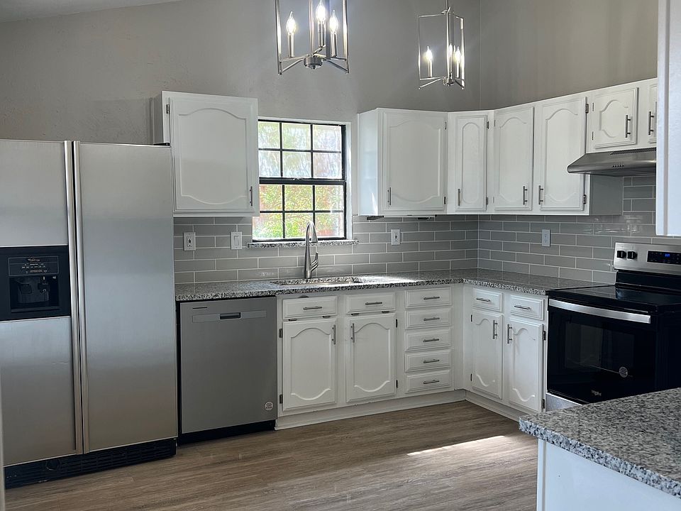 1st image of 2821 Dickens Ln