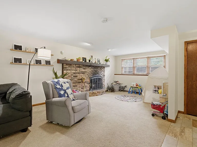 3308 Roosevelt Ct NE — Photo 17