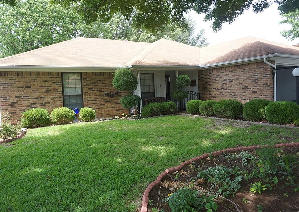 1st image of 765 Hampshire Dr