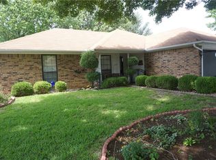 765 Hampshire Dr, Burleson, TX 76028