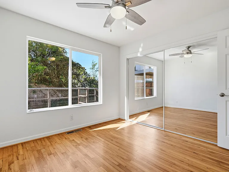218 Mora St — Photo 11