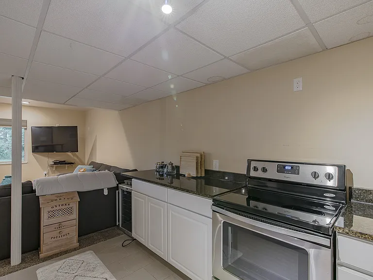 300 Stratford Ln #300 — Photo 26