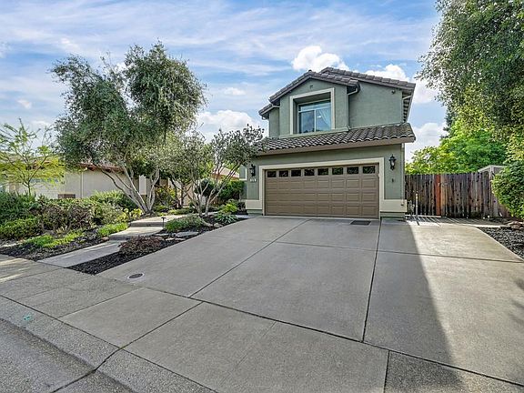 4th image of 376 Rundgren Way
