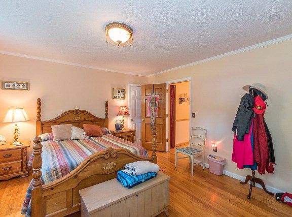 3rd image of 103 Country Nook Ln