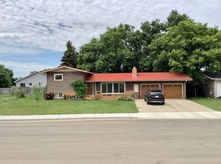 602 Forest Rd, Minot, ND 58701