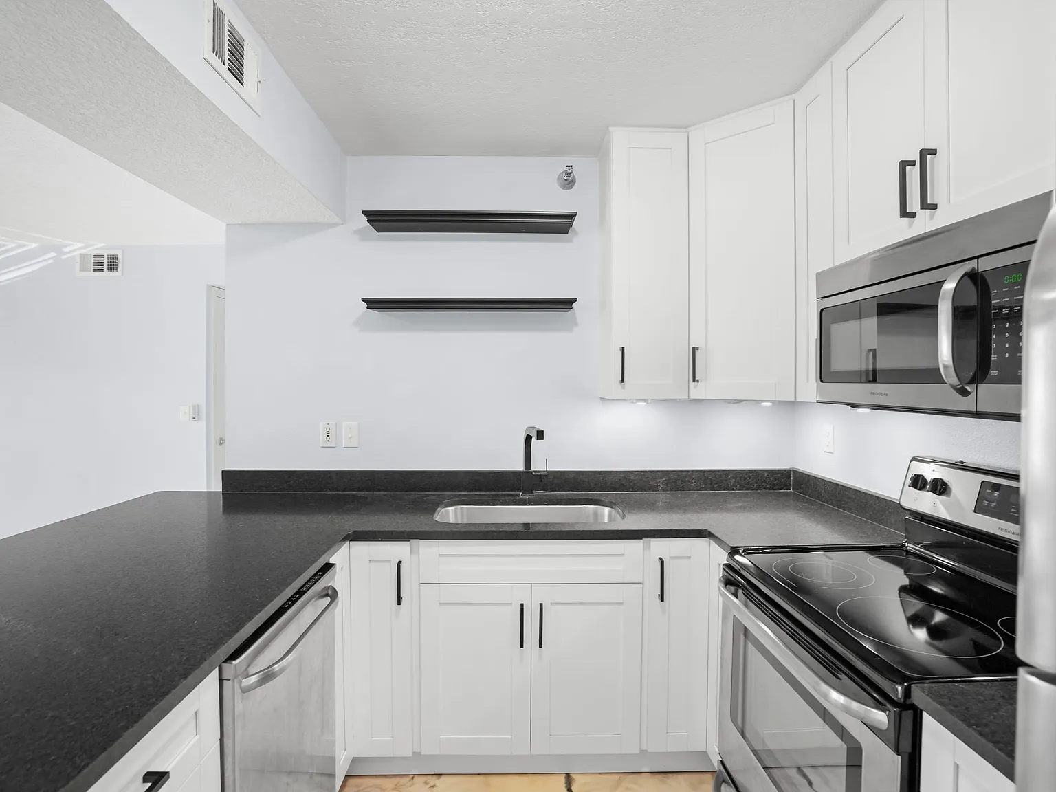 2 bed, 803 sqft, $1,895 — Photo 4