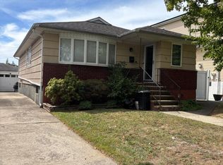 16 Ridgecrest Ave, Staten Island, NY 10312