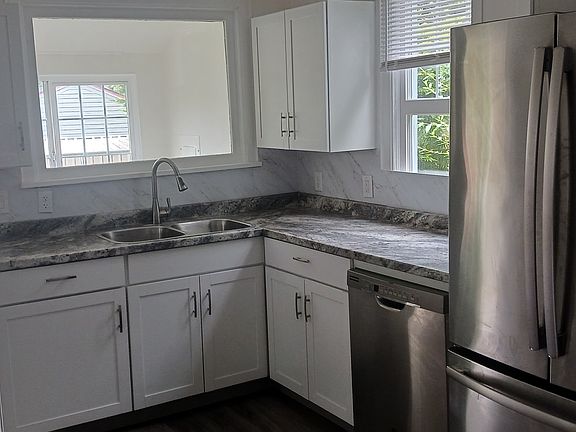 3rd image of 3420 Hoyt Ave