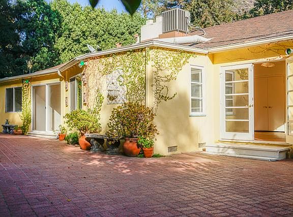 3rd image of 1931 Benedict Canyon Dr
