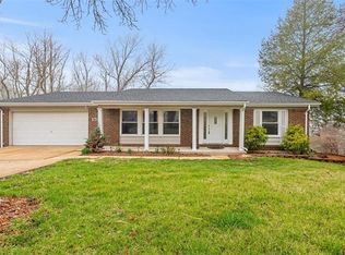 1703 Sunnyridge Rd, Ballwin, MO 63011
