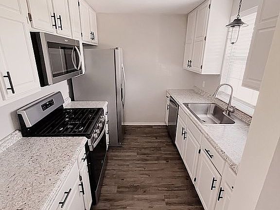 3rd image of 1050 W Garland St
