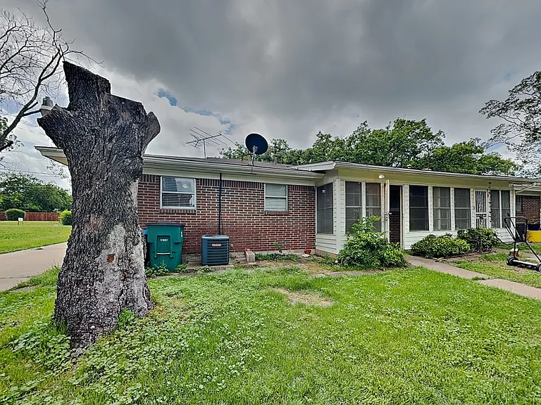 5311 Purington Ave — Photo 13