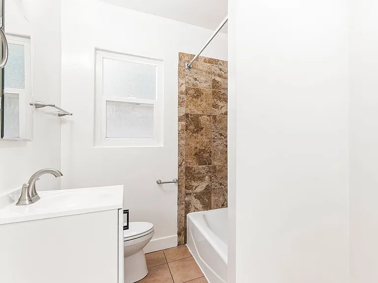 4040 Palmwood — Photo 10
