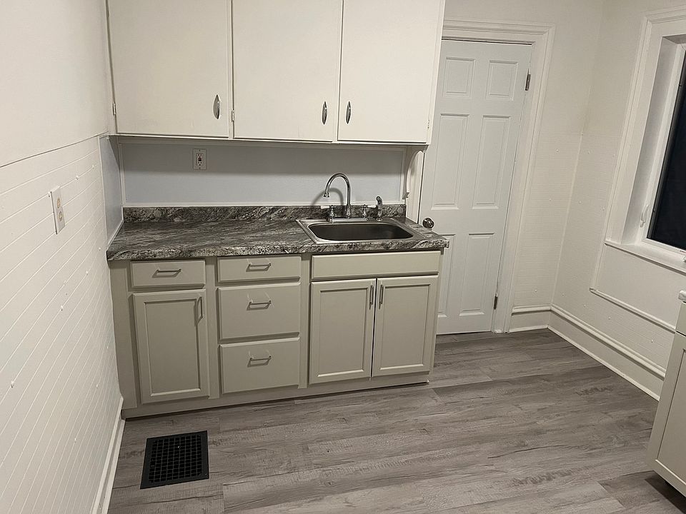New sink, faucet and lower cabinets