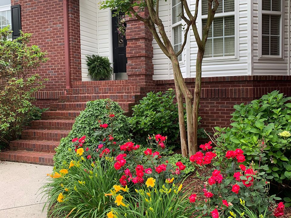 Colorful entrance.  Day.....