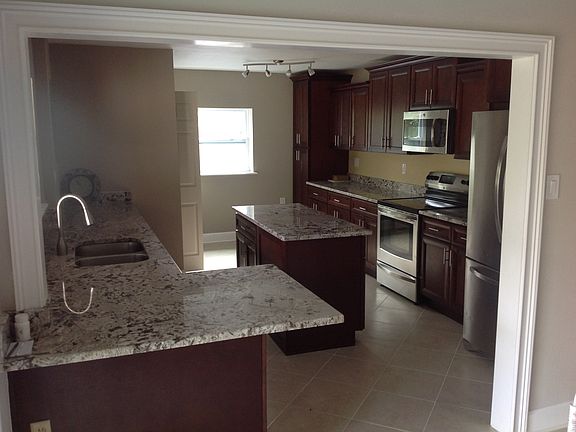 4th image of 10571 Lake Vista Dr