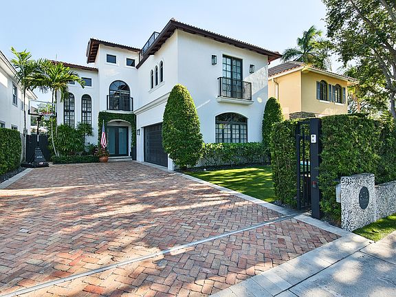 3rd image of 804 N Rio Vista Boulevard