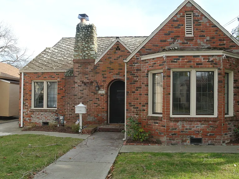 1341 Maple St — Photo 1