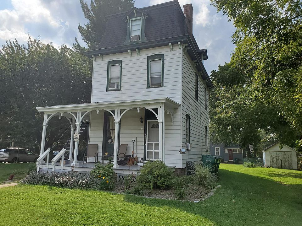 Beautiful Victorian Home with 4 apartments
