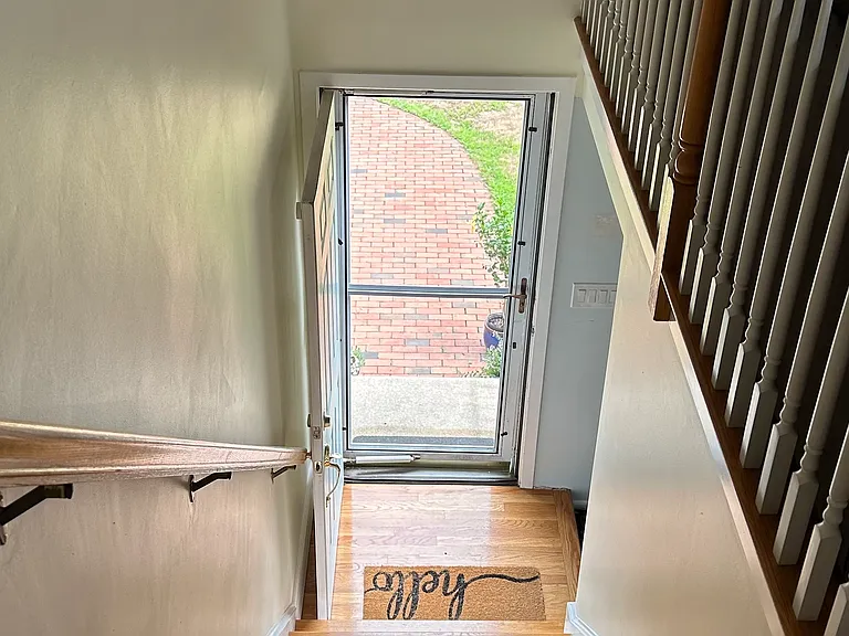 194 Holly Rd — Photo 3