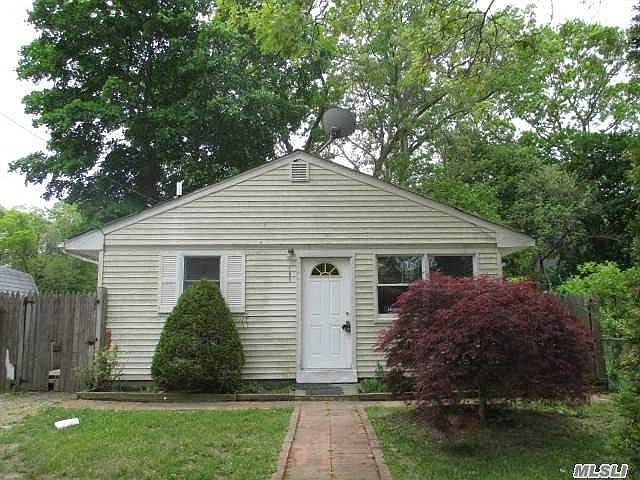 1st image of 180 Moriches Ave
